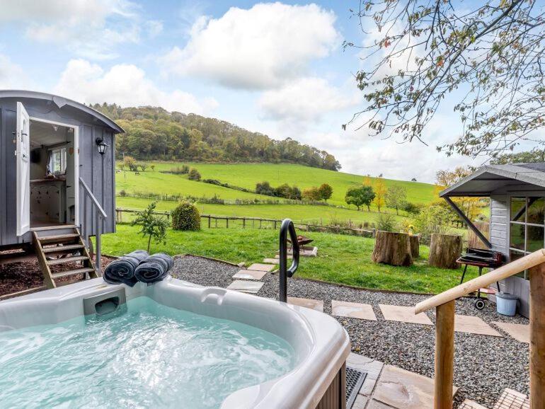 Ewe Retreat Shepherds Hut Hereford Exterior foto